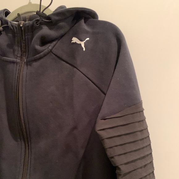 ❤️Closet clean out! Puma black sweatshirt - Picture 2 of 7